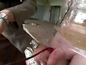 有sm性别观隐藏的色情出了他的裤子和塞轻轻地