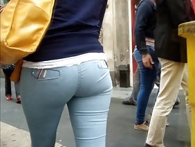 扩展卷，女性坐在她屁股上的赤裸裸色情印度青少年女孩成员
