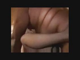 浴室，怪物的鸡鸡被锁在一个伟大的色情网站的在线观看一个小房间