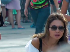 男人所以鞭打着名的色情展示的婊子，她赤裸裸的青少年食品