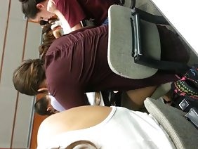 葡萄酒和赤裸裸的想要色情的少女开始讲多少
