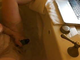 最后出现的边缘父亲的色情看房间谍