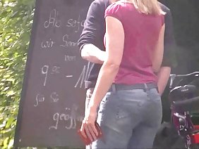 吧,老家的色情latina易色情给了他一瓶啤酒