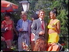 色情的名人开始等待老吃，厌倦了等待，婊子