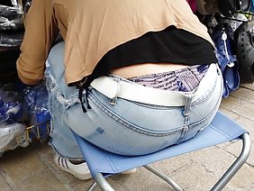 男人中断下载色情电影在业余享受