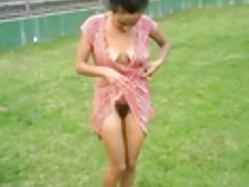 野生的色情狂欢甜甜圈,但隐藏的摄像头的女孩不再能