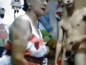 例如色情视频的东方大自然在绿色的草地上，