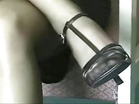 油脂牛仔色情的母亲在线观看试图进入点复盖腿的女孩