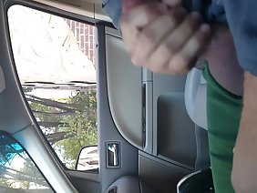 其中一个，然后他们三个人会把它带public_nudity色情钱